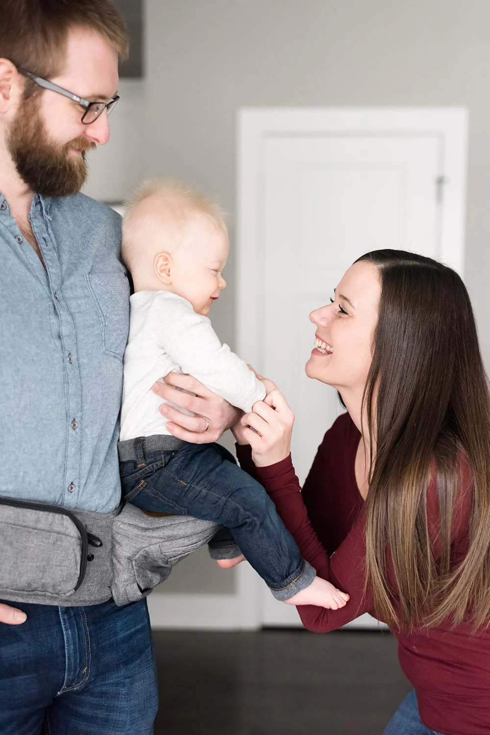 Tushbaby Hip Seat Baby Carrier for Newborns & Toddlers