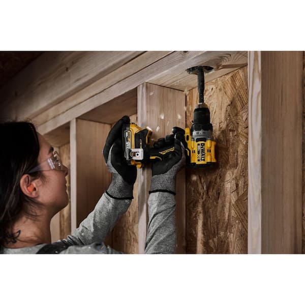 20V MAX XR Cordless Drill/Driver. ATOMIC Impact Driver 2 Tool Combo Kit. (2) 2.0Ah Batteries. Charger. and Bag